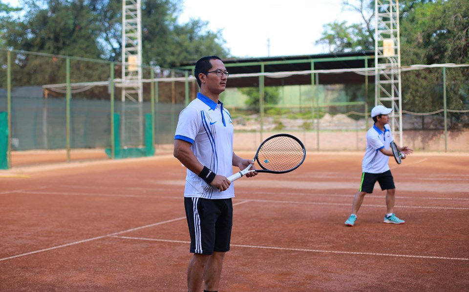 Giải tennis nội bộ CLB tennis nội dung đánh đôi