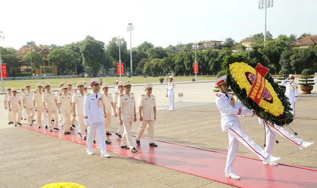 Lãnh đạo Đảng, Nhà nước đặt vòng hoa, tưởng niệm các anh hùng liệt sỹ nhân ngày 27/7